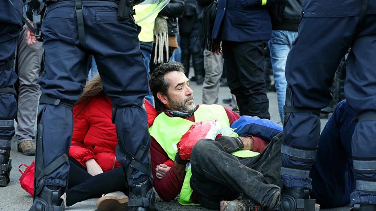 Entre el 17 de noviembre y el 17 de diciembre se arrestaron 4570 personas en las protestas francesas