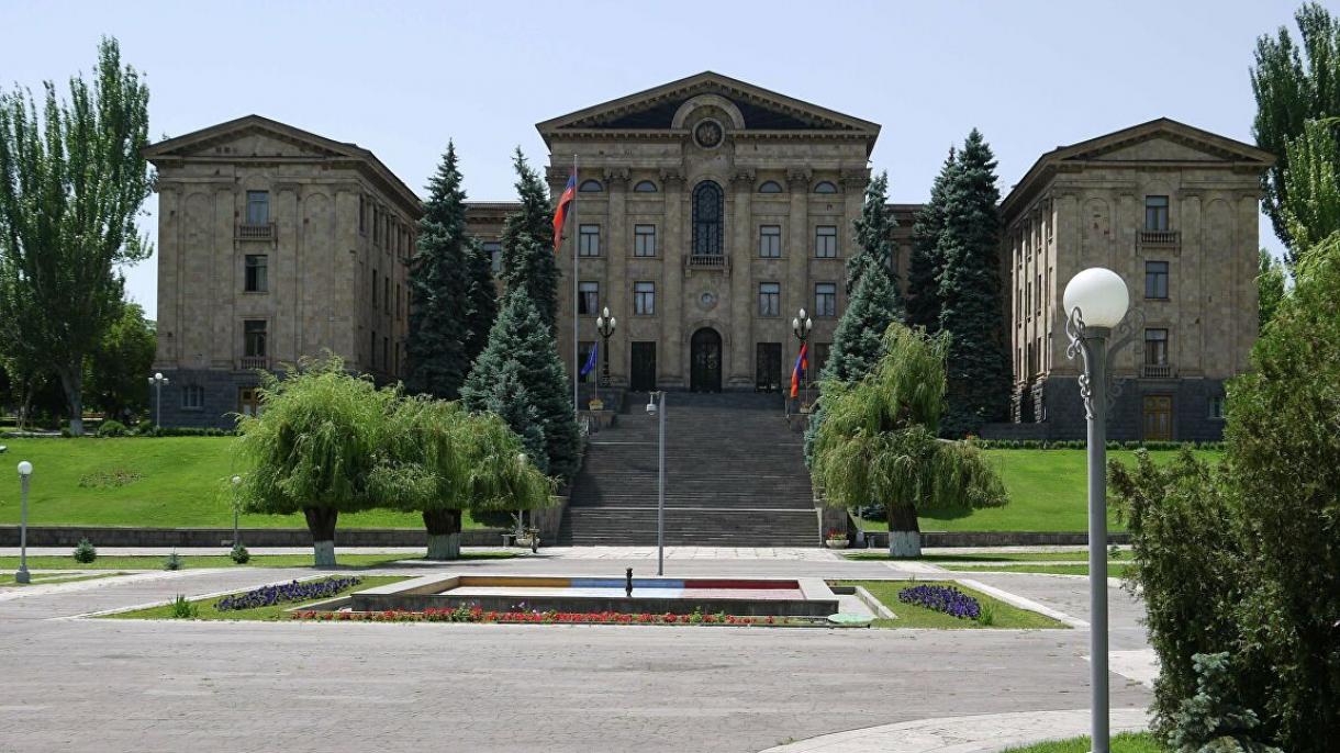 亚美尼亚议会出现混乱局势