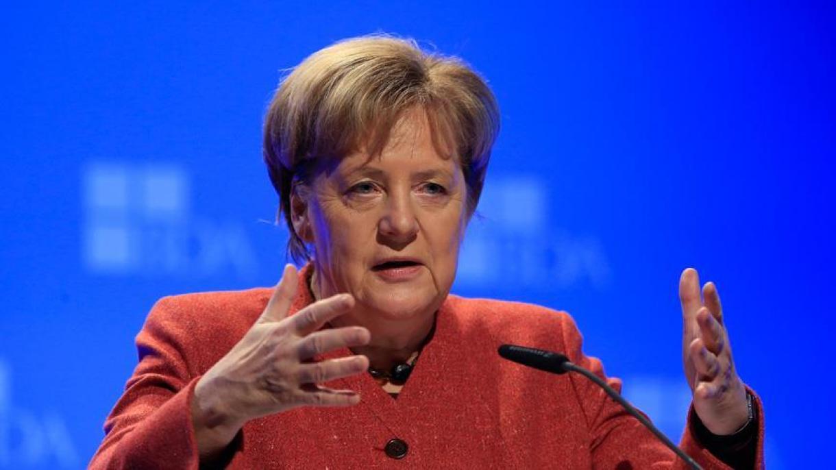 Merkel esprime il bisogno per la formazione professionale per gli imam in Germania