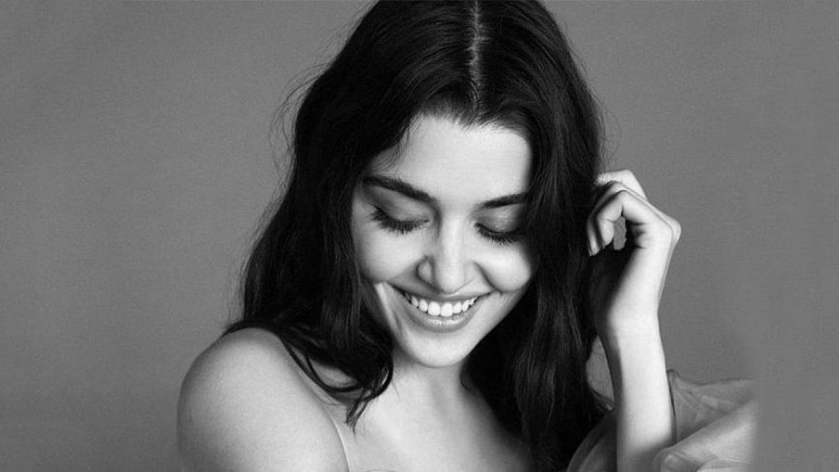 Hande Erçel, elegida la mujer más bella en la lista de “Top Beauty World”