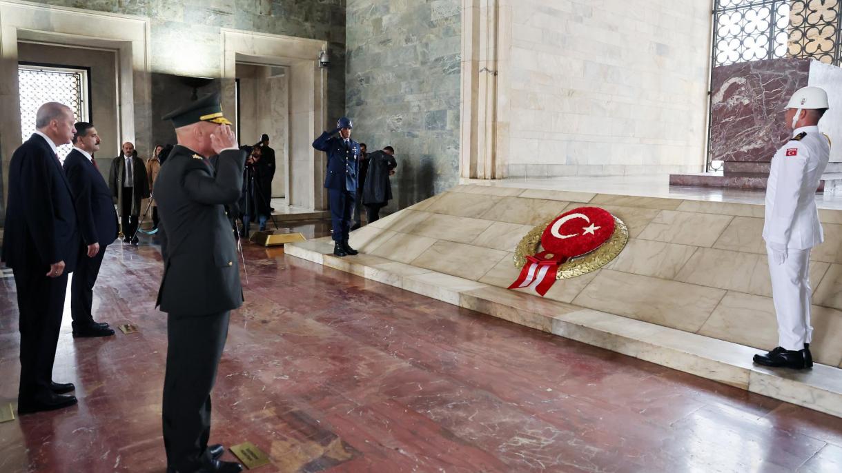 erdogan anitkabir celenk.jpg