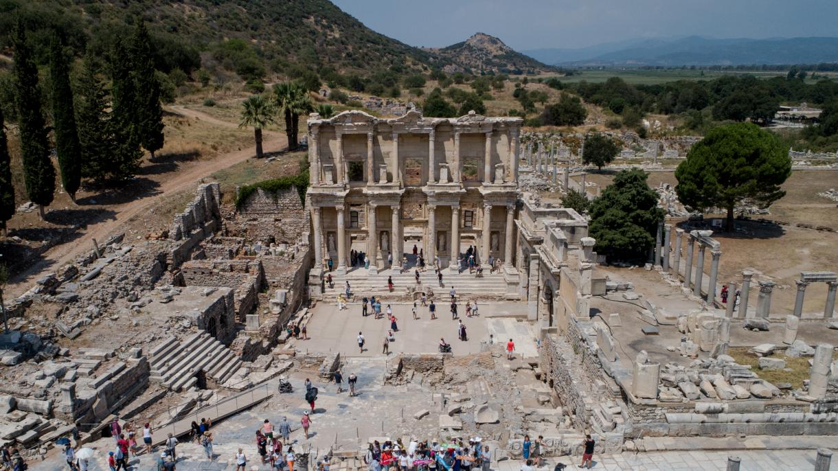 " Efes " je jedna od najpoznatijih turskih turističkih destinacija