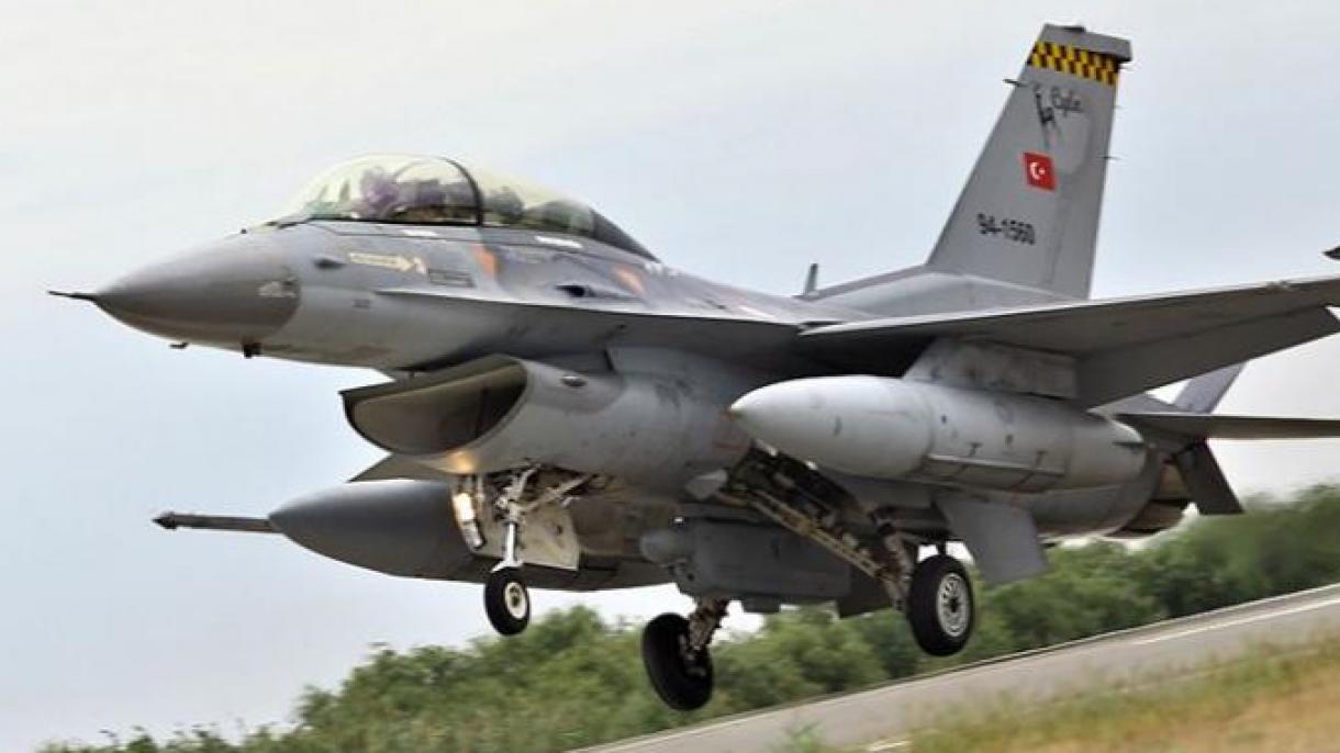 پرواز اف-16های ترکیه در مانور "عقاب TurAz 2020"
