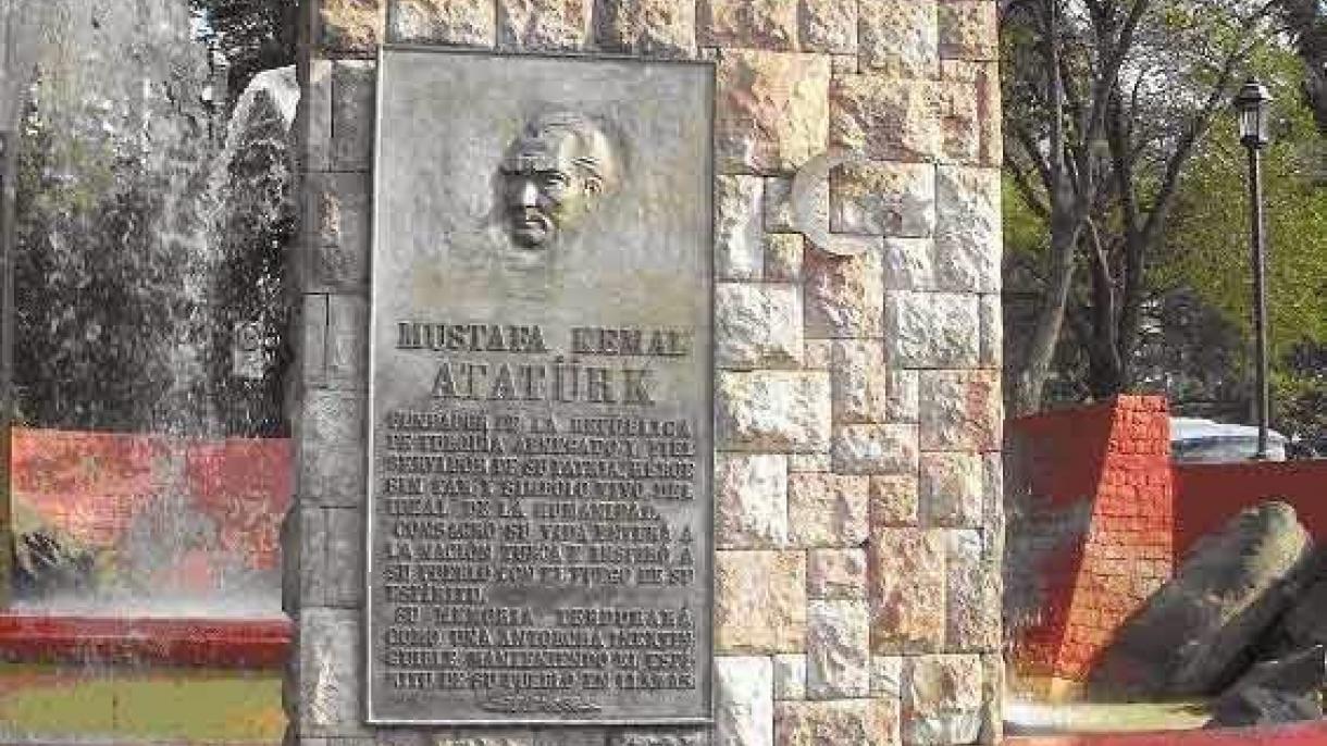 şili atatürk anıtı