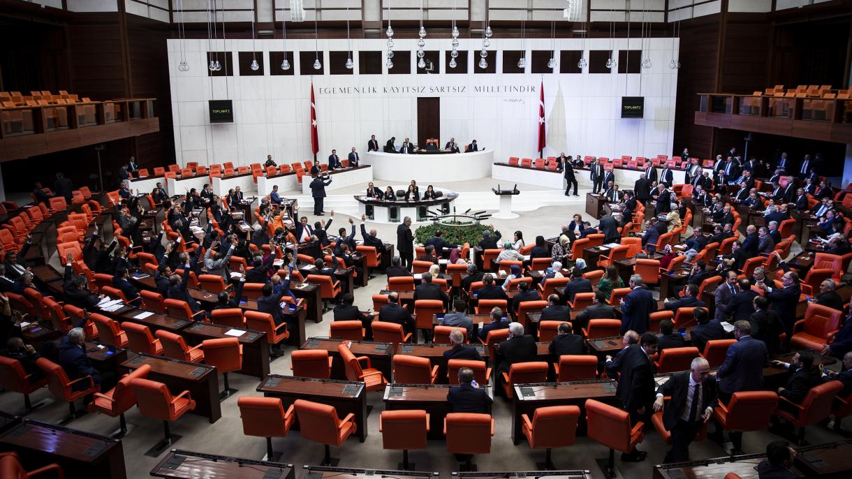 Katër parti politike turke dënojnë sanksionet e Amerikës ndaj dy ministrave turq