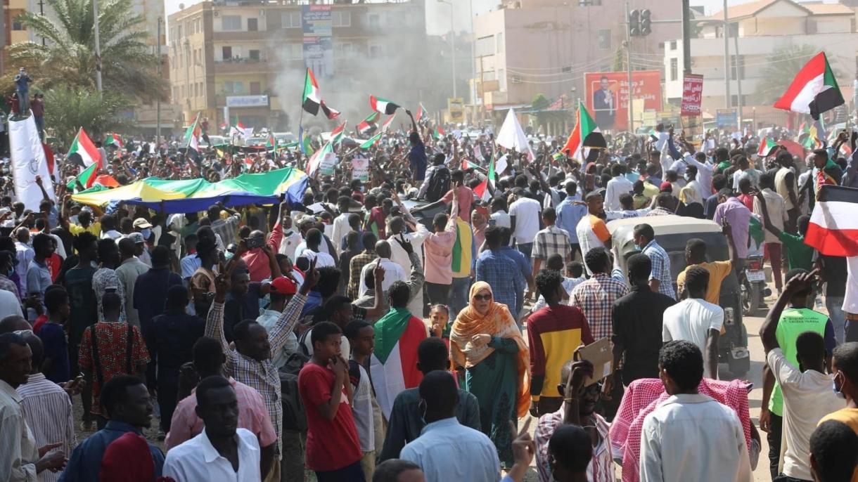 苏丹安全力量干预示威民众 35伤
