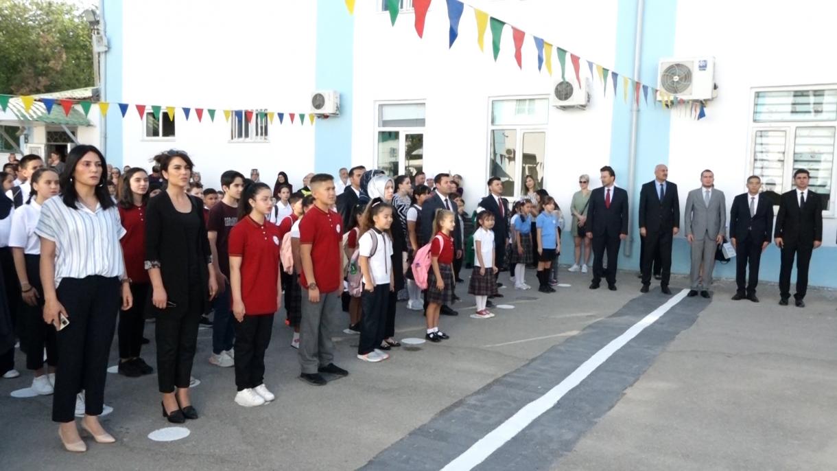 Aşkabat’ta Ortak Türkmen - Türk Okulunda Ders Zili Çaldı.jpg