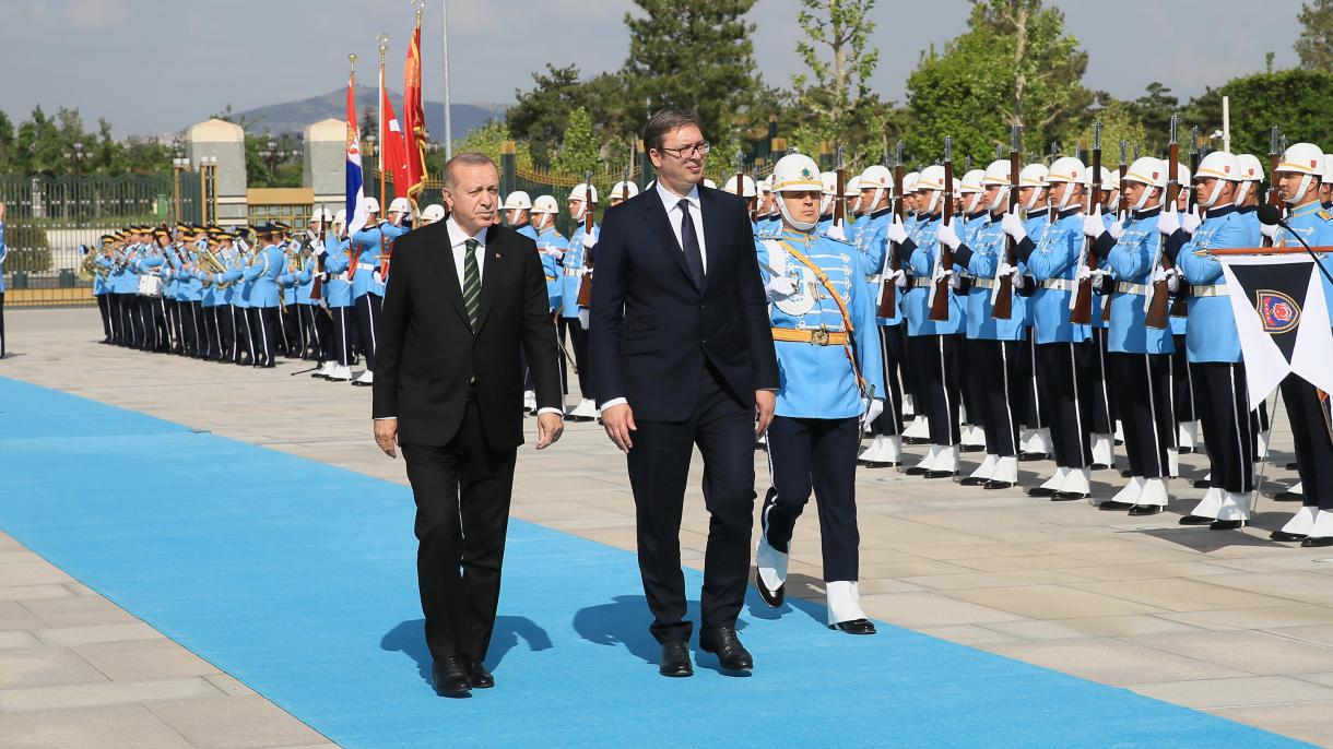 Erdogan recibe a Vucic en el Complejo Presidencial