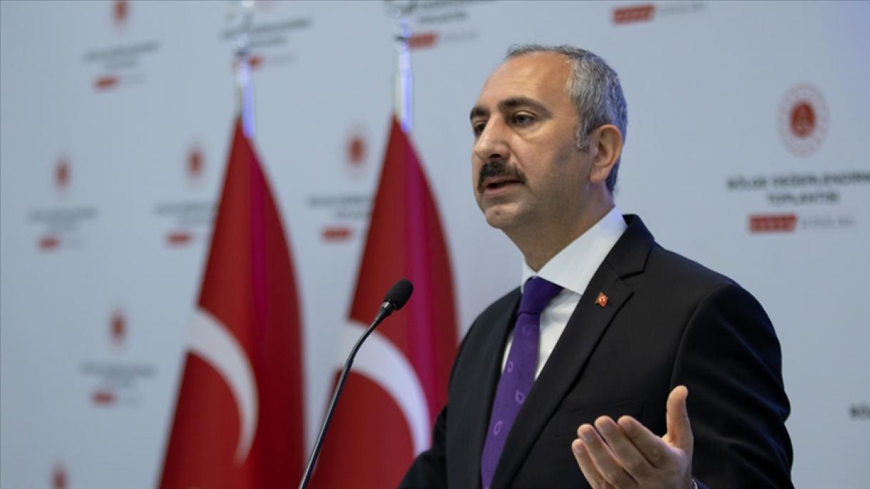 انتقاد وزیر دادگستری ترکیه از عدم روشن شدن حقایق در مورد جنایات سازمان تروریستی (NSU) در آلمان
