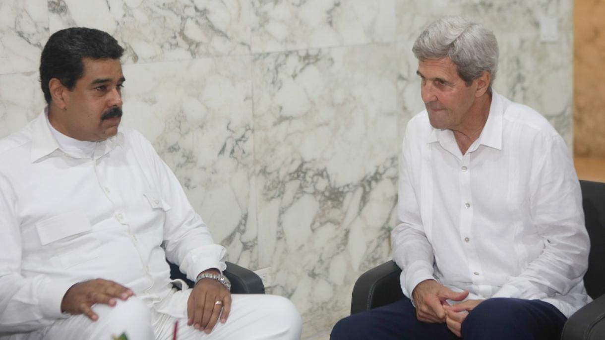 Maduro y Kerry se entrevistan en Colombia en su primera reunión