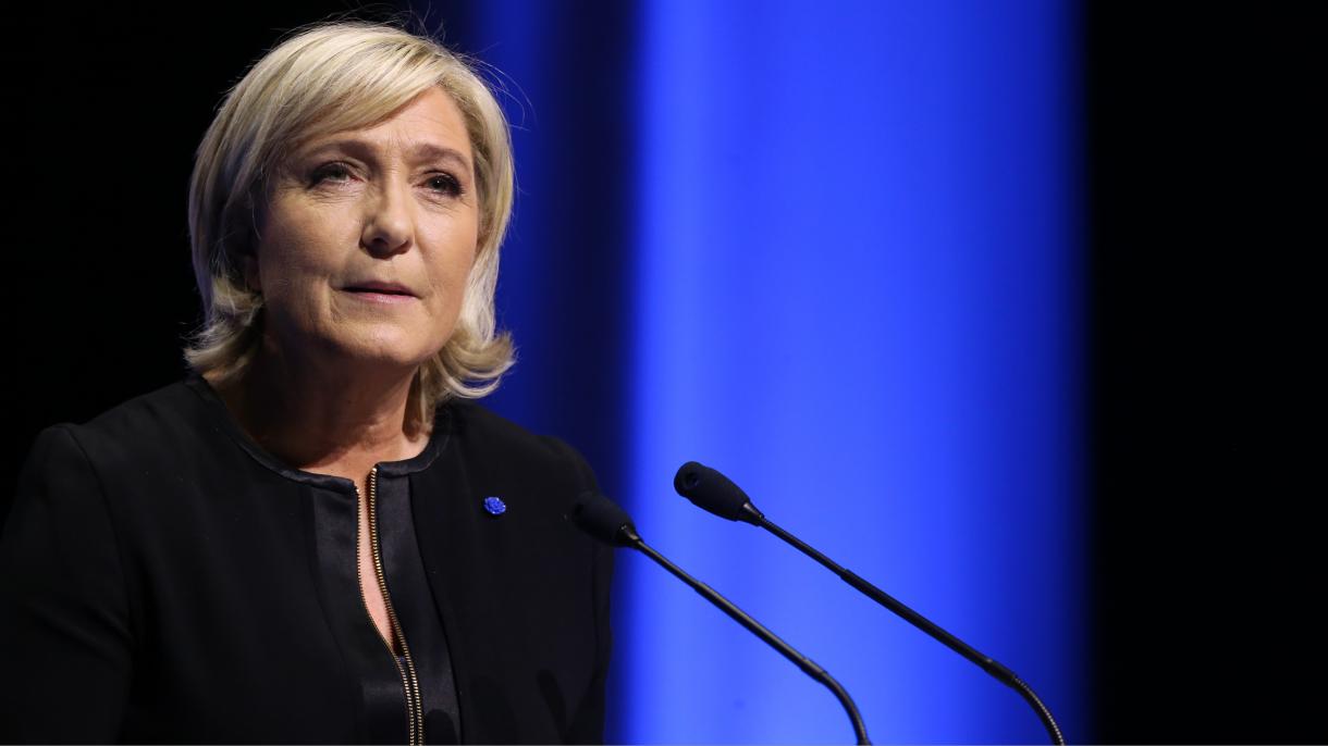 Az Európai Parlament felfüggesztette Marine Le Pen mentelmi jogát