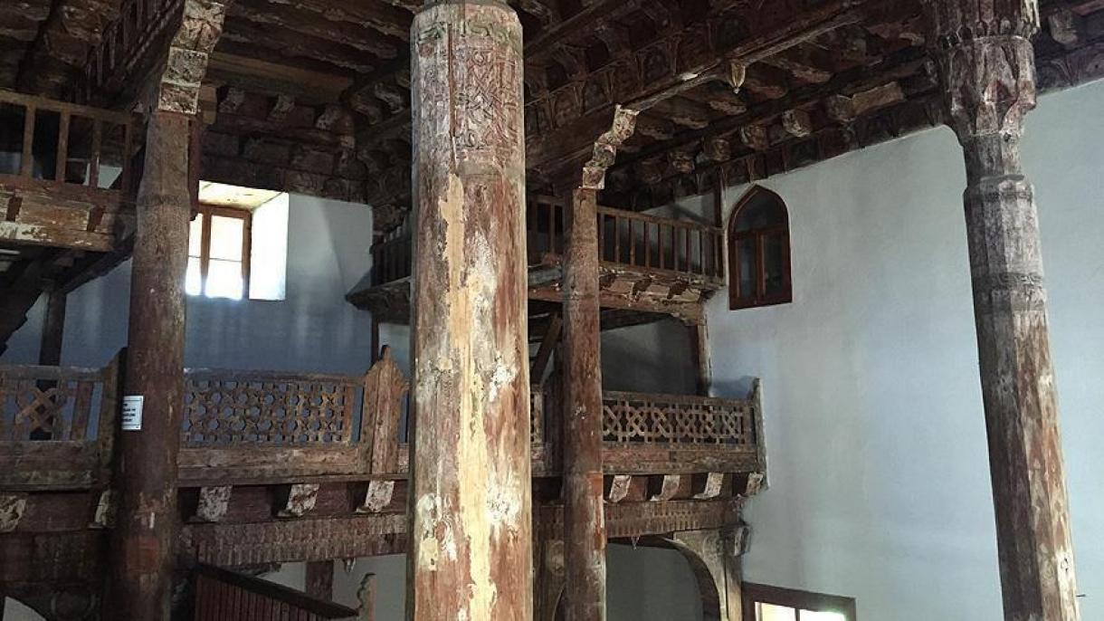 مسجدی کهن در ترکیه که از چوب و بدون کاربرد میخ ساخته شده است