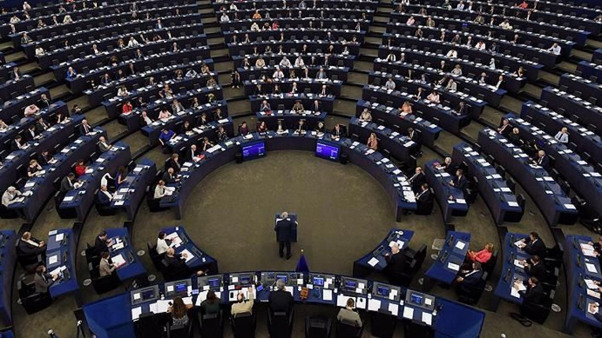 Parlamento Europeu aprova isenção de vistos após o Brexit
