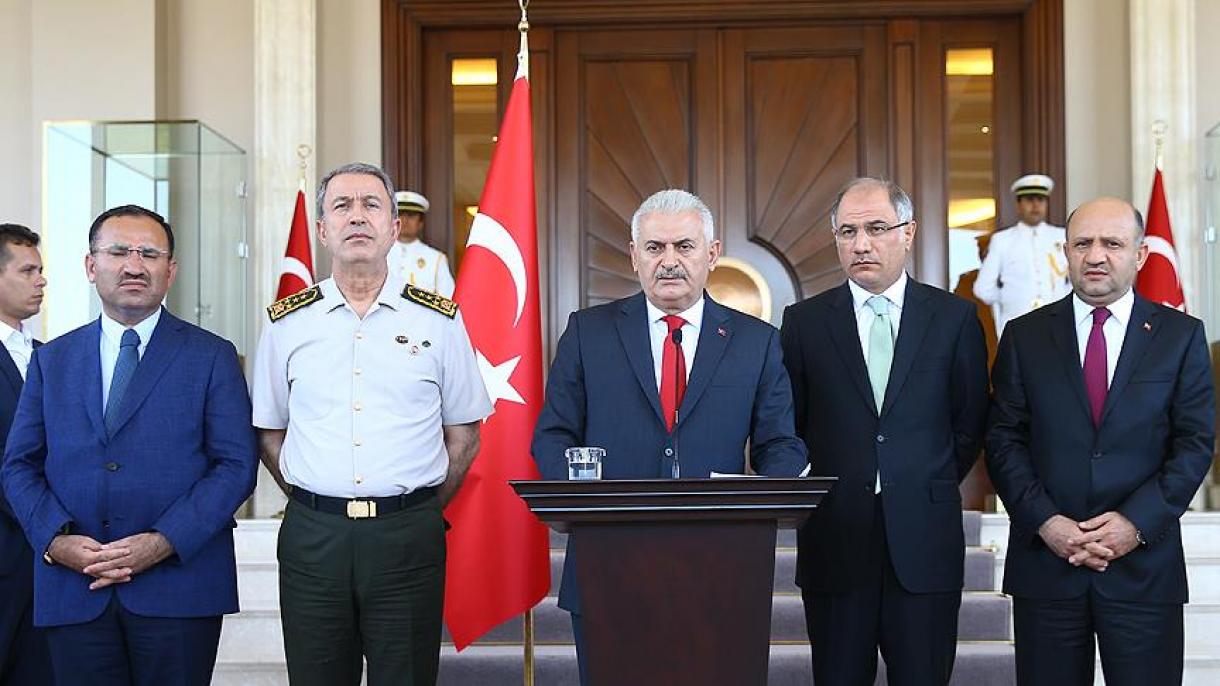 土耳其总理与总参谋长和相关部长举行新闻发布会