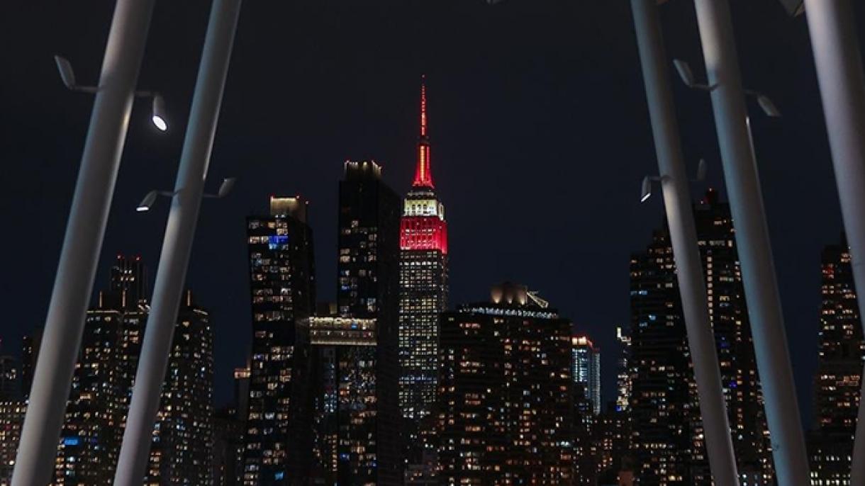 Empire State kirmizi beyaz.jpg