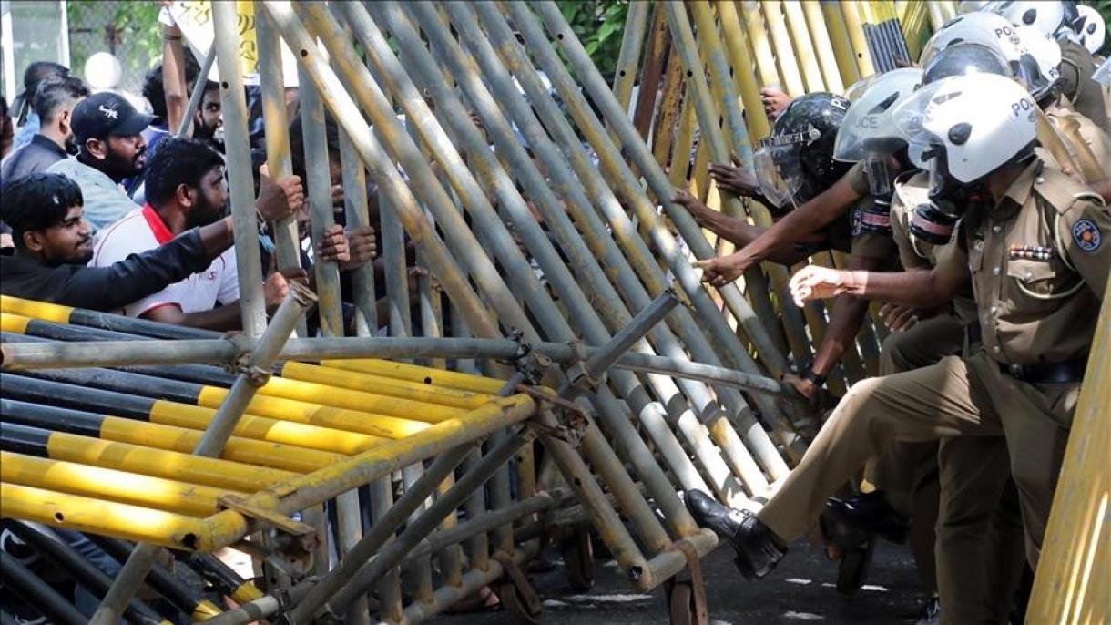 کاخ ریاست جمهوری سری‌لانکا توسط معترضان محاصره شد