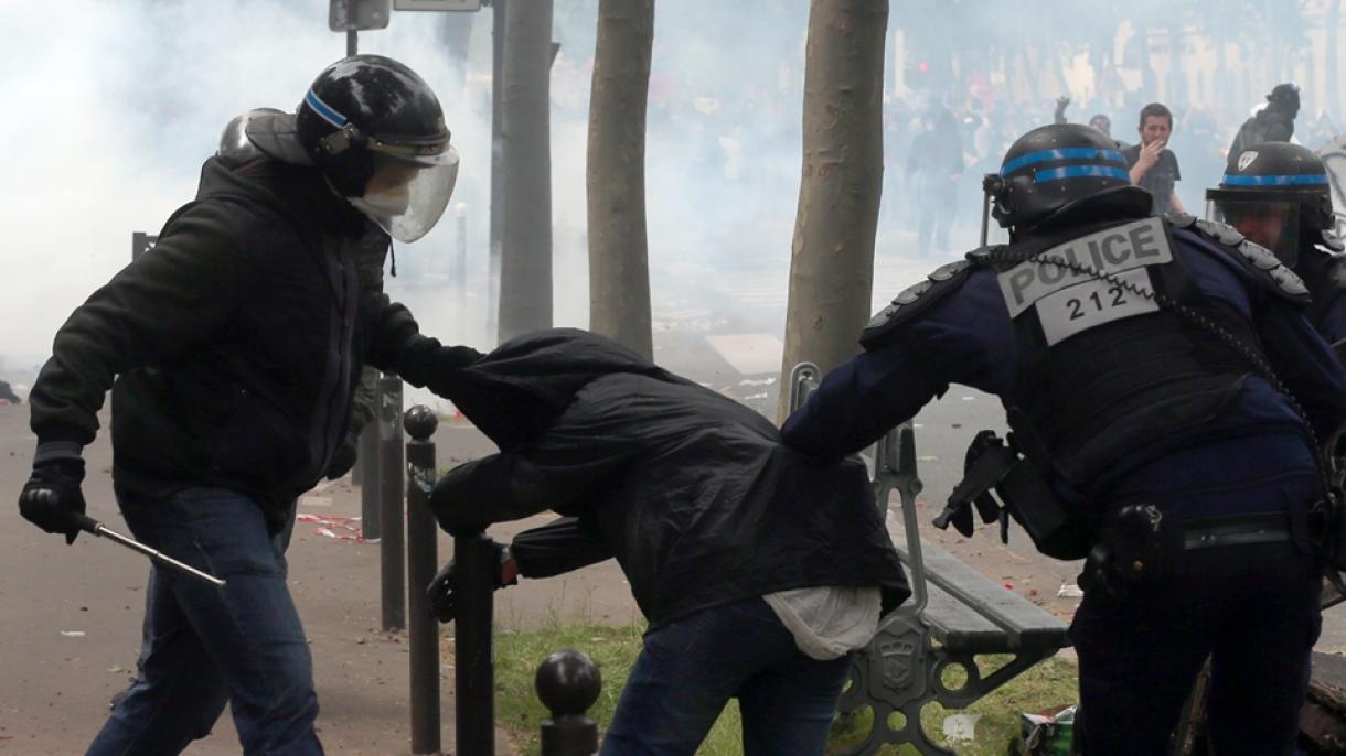 法国民众继续抗议警察用警棍性侵事件