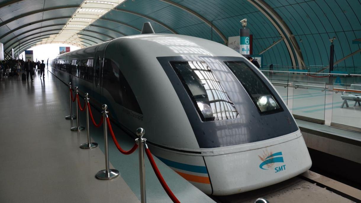 A China apresentou seu novo trem maglev que chega a 600 quilômetros por hora