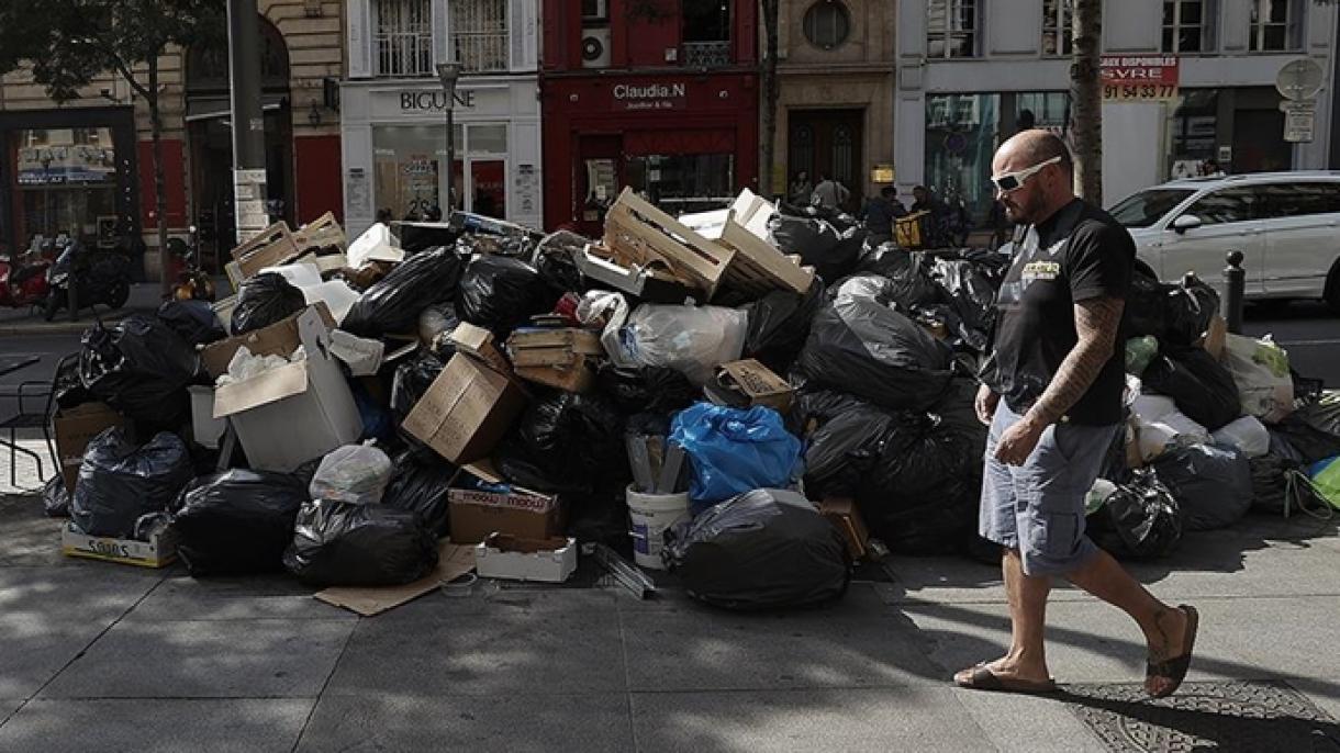法国清洁工罢工 街道堆满垃圾