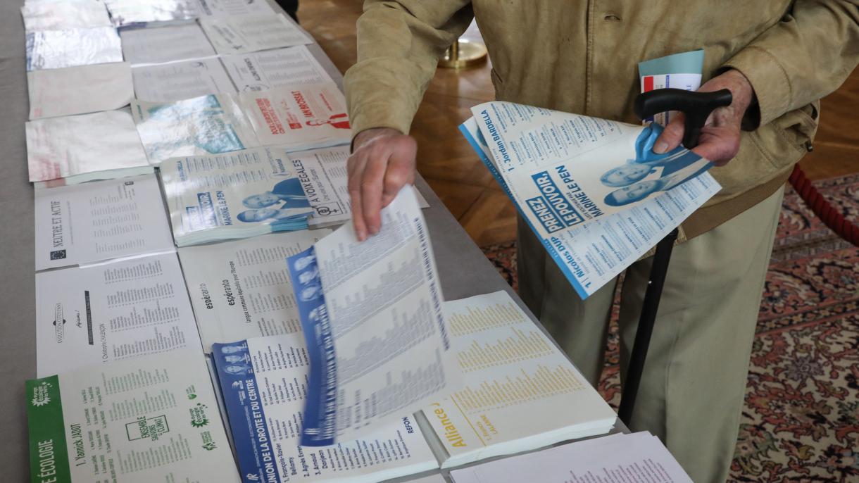 Elections européennes: les Français se rendent aux urnes