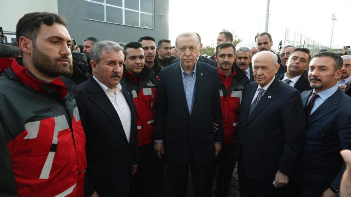 Erdoğan elnök: Helyreállítjuk a földrengés által érintett városokat