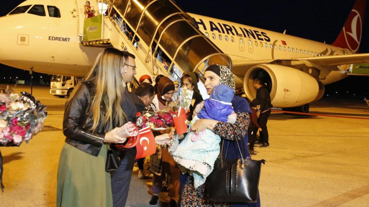 Ahiska Türkleri Elazığ'da Ukrayna Tahliye2.jpg