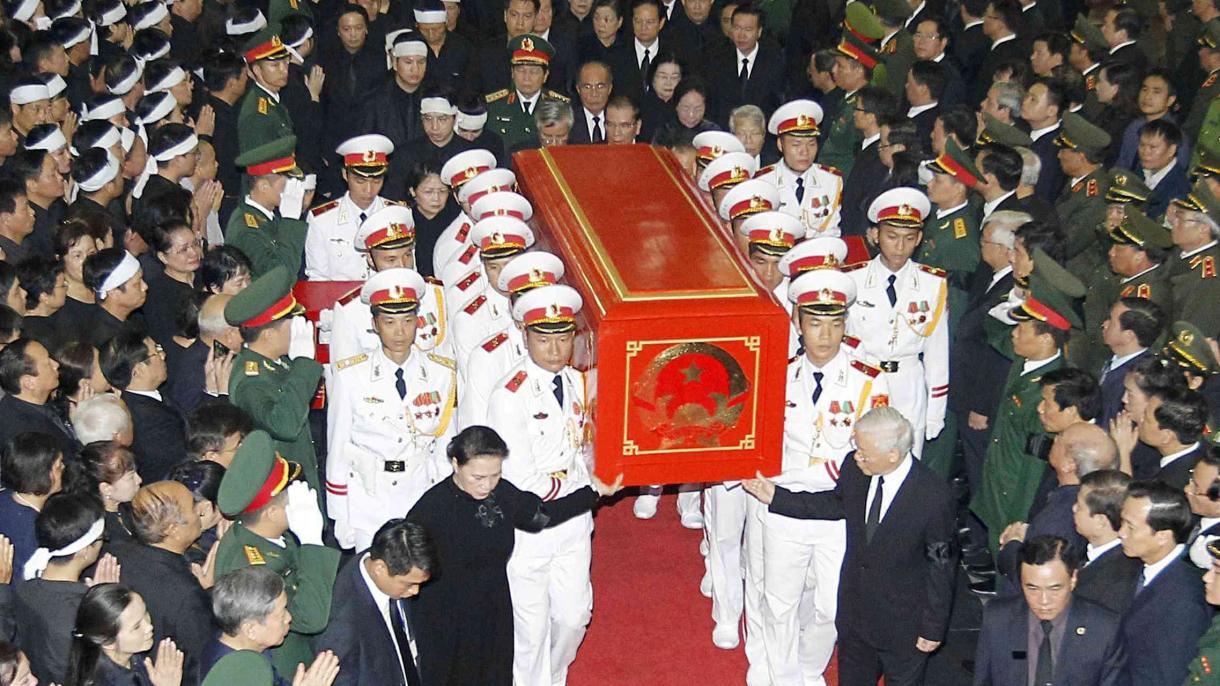 越南为已故国家主席陈大光举行国葬