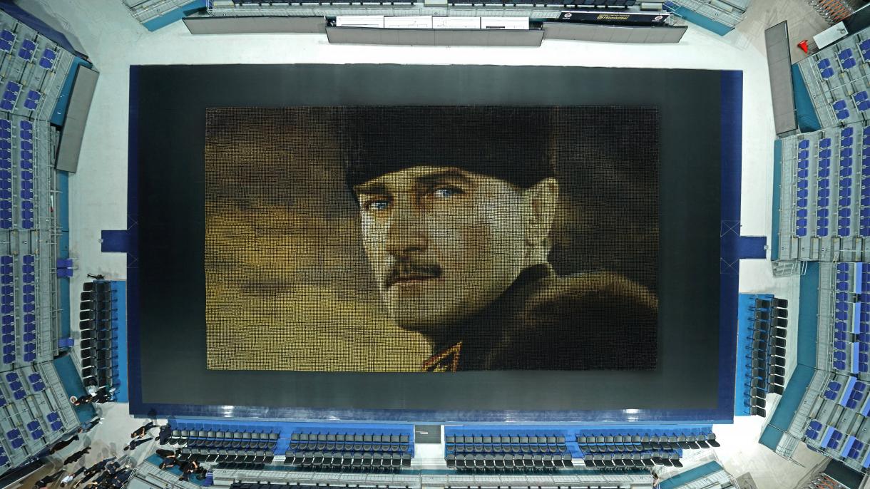 El Fenerbahçe hace el retrato de Atatürk usando 60.000 vasos