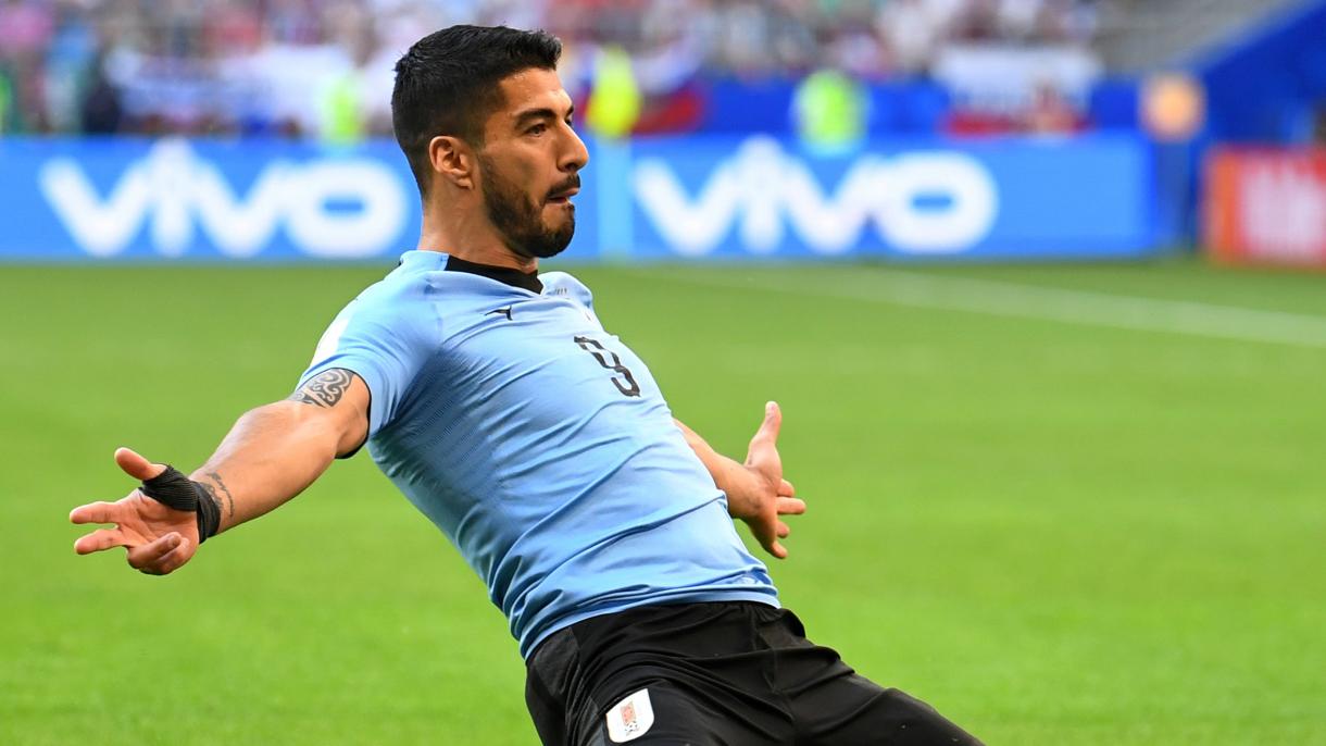 Uruguay goleó a Rusia y se clasificó como líder del Grupo A