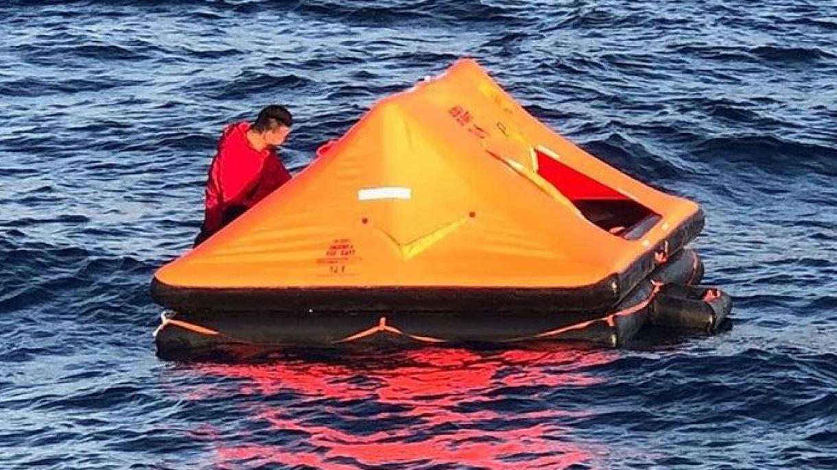 نجات 17 پناهجوی رانده شده از آبهای یونان