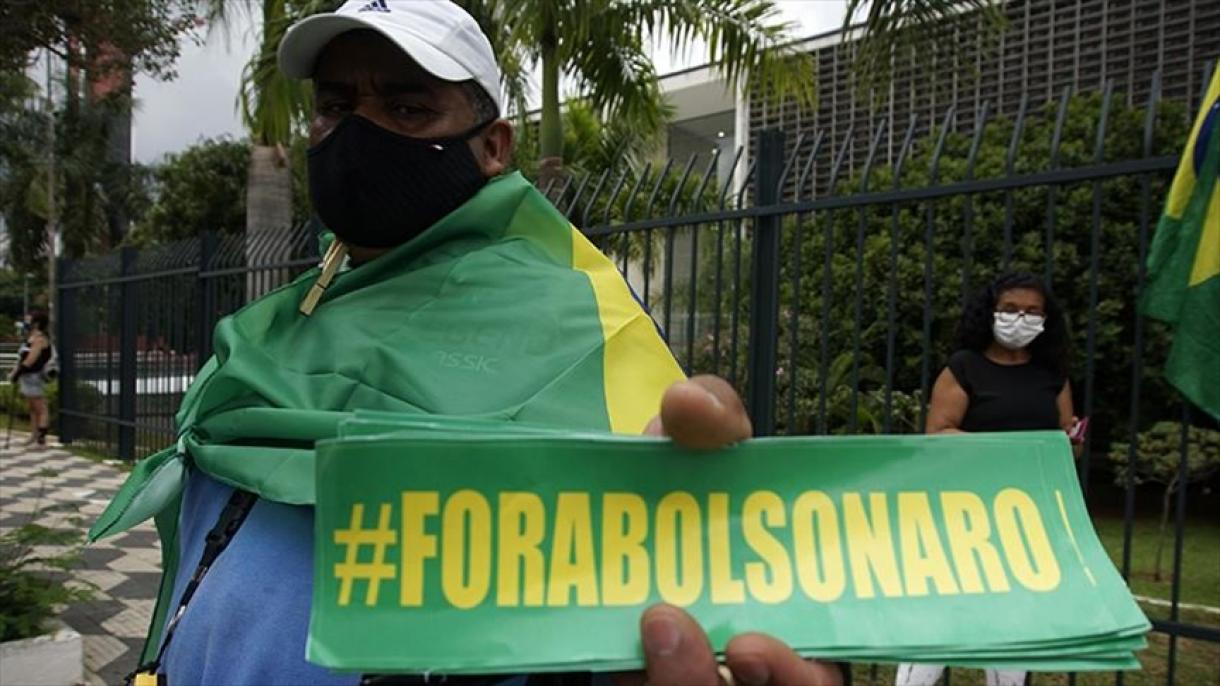 Brasileiros saem às ruas contra o governo de Jair Bolsonaro