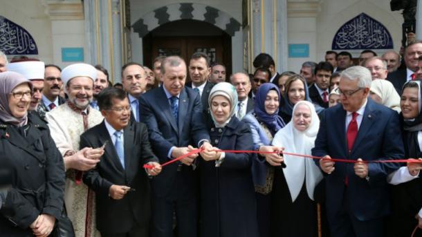 Presidente Erdogan inaugura complexo de mesquita financiado pela Turquia nos EUA