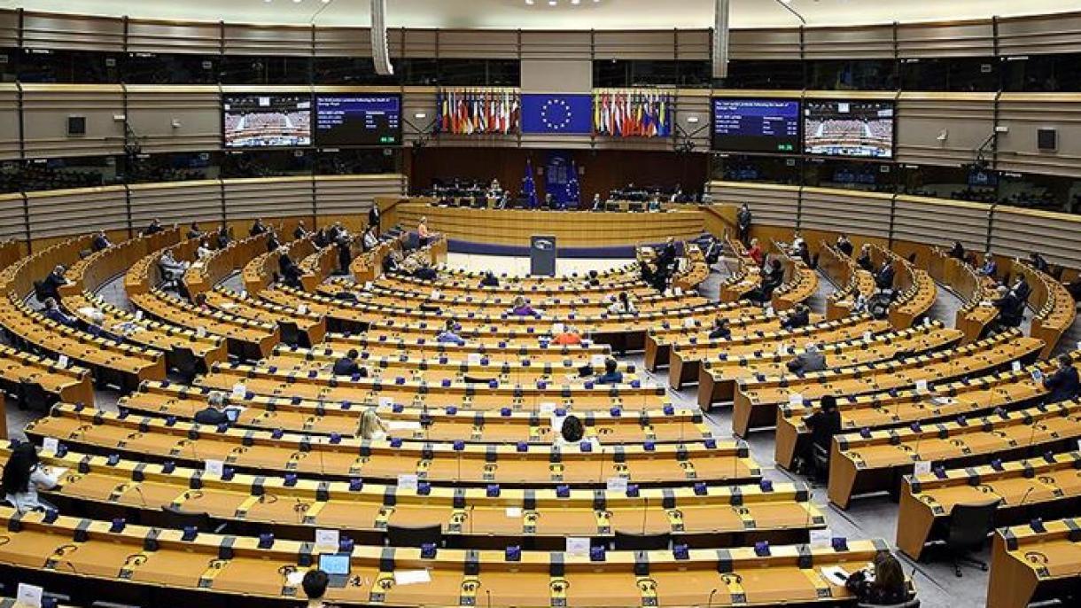 Parlamento Europeu aprova auxílio de 485 milhões de euros para refugiados na Turquia