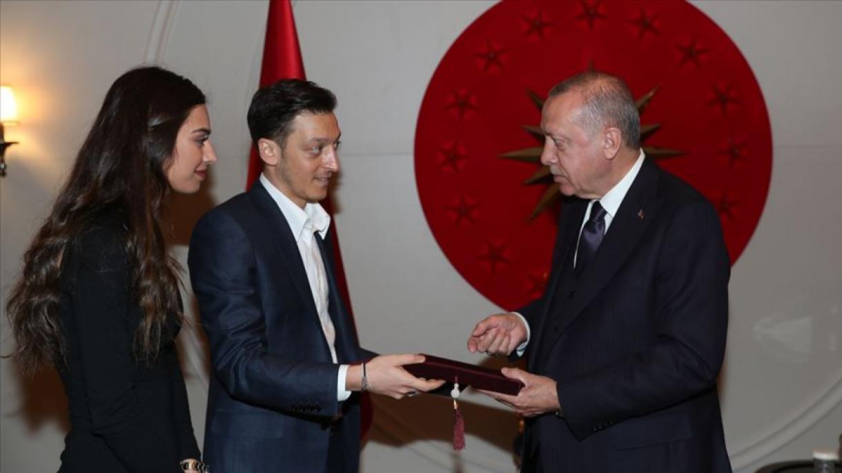 صدر ترکی نے معروف فٹ بالر مسعود اوزاِل کو شرفِ ملاقات بخشا