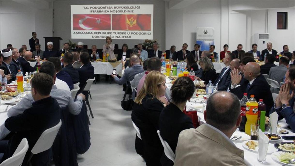 Türkiye Podgoriçe B.Elçiliği iftar.jpg