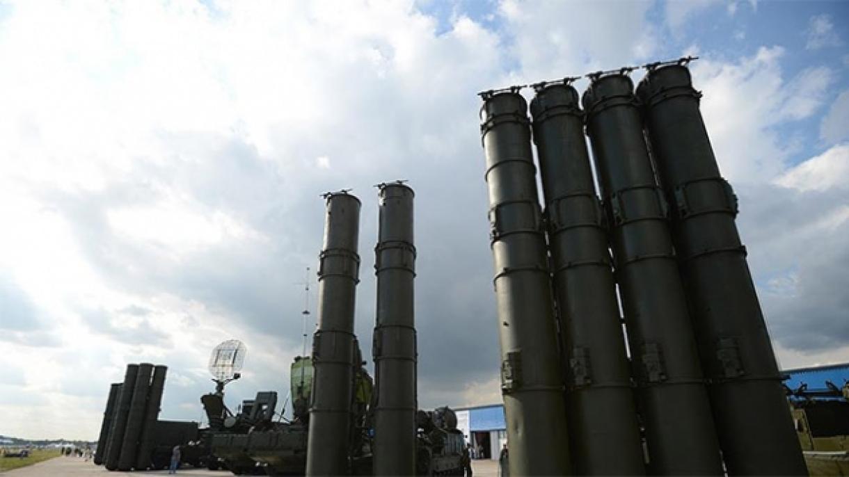 La Russie annonce l'achèvement de la livraison des missiles S-300 au Régime syrien
