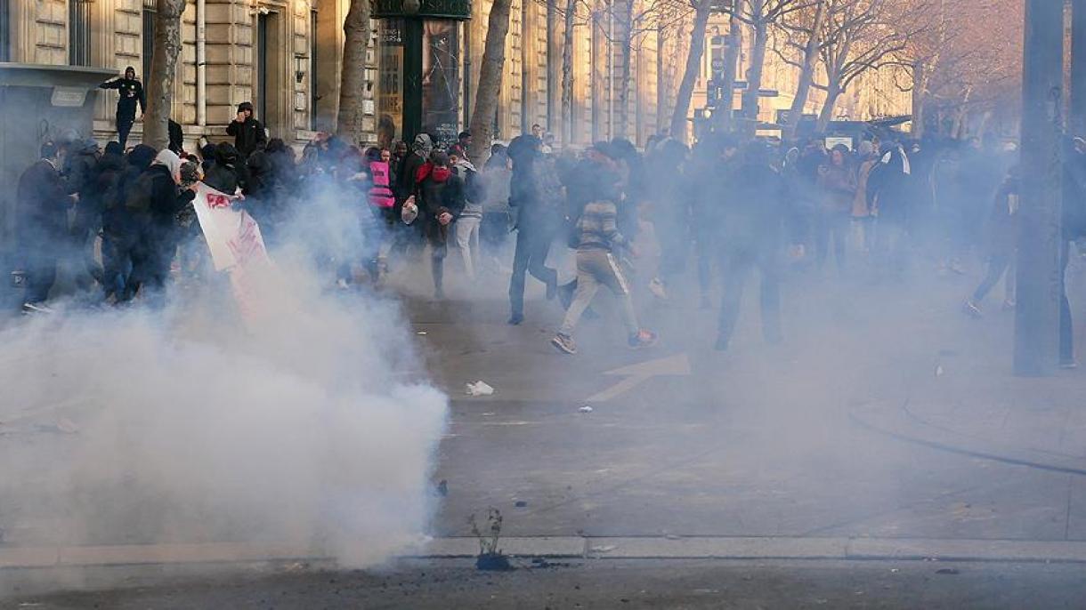 Protesta cinese a Parigi contro la brutalità della polizia