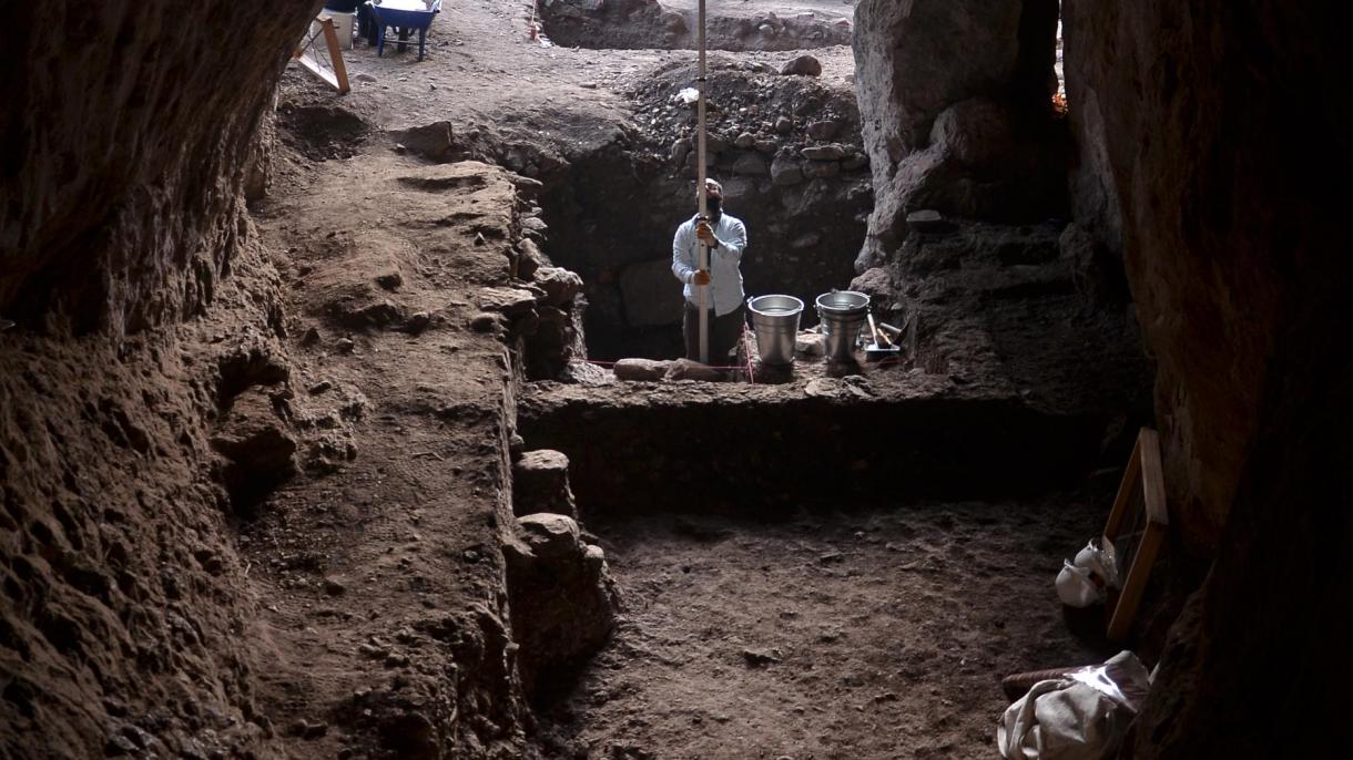 14 bin yillik kalinti kazi izmir bergama.jpg