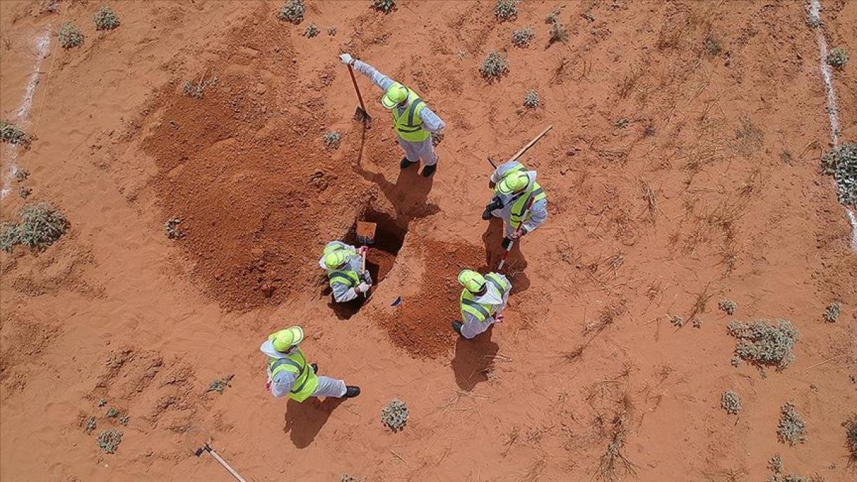 Exhuman a otros seis cadáveres más en fosas comunes de Tarhuna, Libia