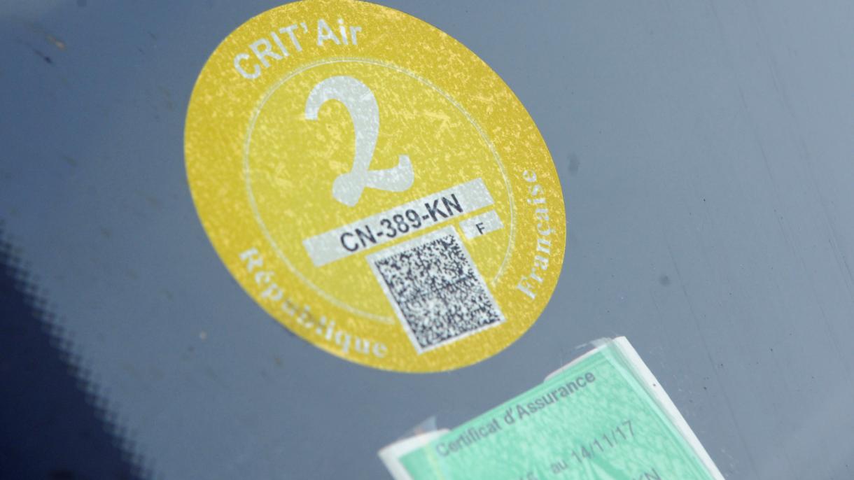 France: vignettes anti-pollution désormais obligatoires à Paris