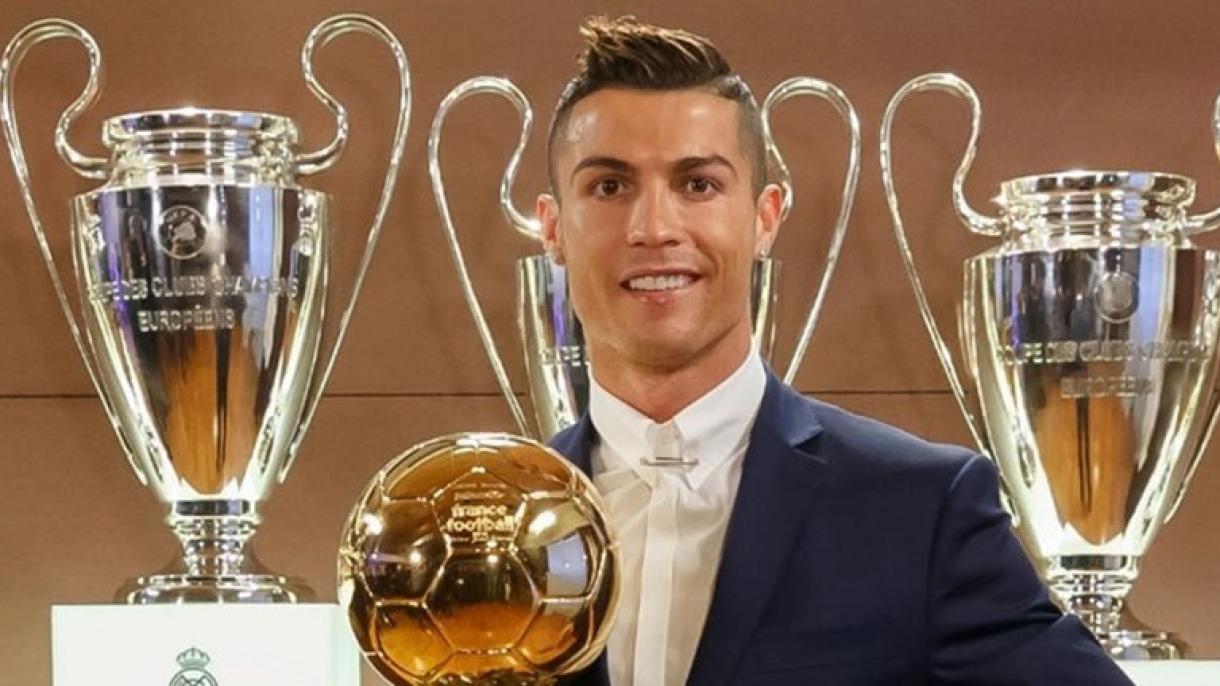 Afsonaviy futbol yulduzi Cristiano Ronaldo yana "Oltin to'p" sohibi bo'ldi