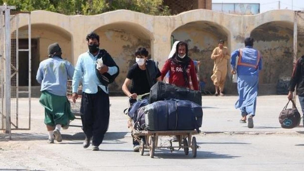 صد ها تن از مهاجرین افغان از ایران به افغانستان برگشتند