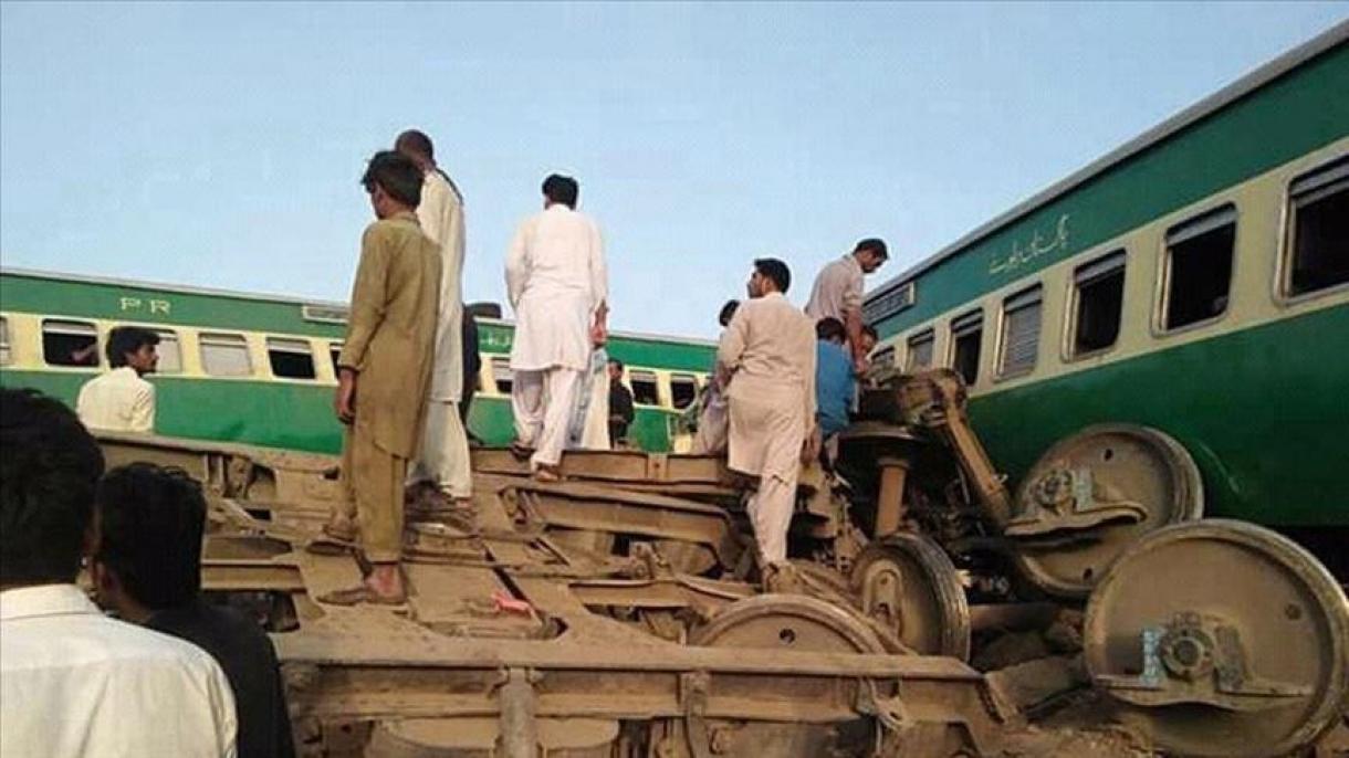 پاکستانده یوز بیرگن ریل حادثه سیده تلفات سانی کوپه یدی