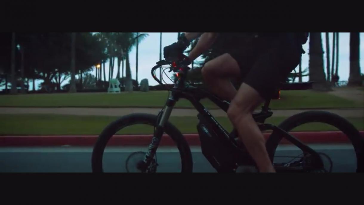 Aqıllı poliŝiya velosipedı Dubaida