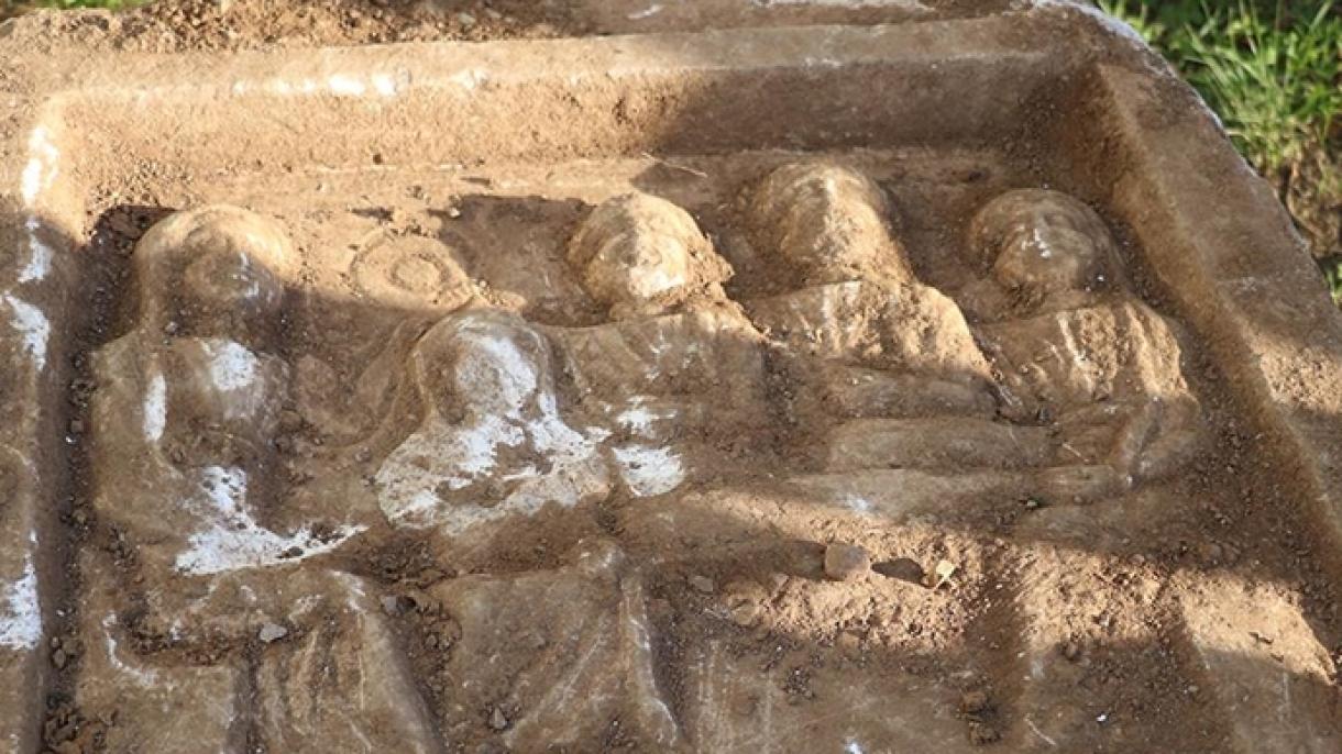 Hallada una estela funeraria de mármol romana al noroeste de Türkiye