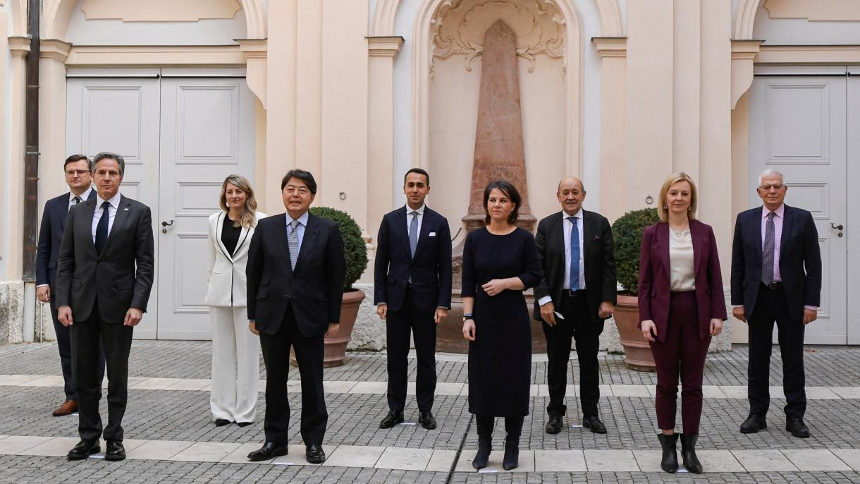 Kuleba G7 zirvesinde.jpg