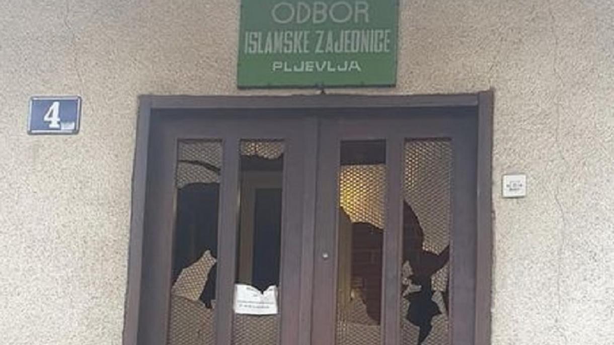 Vandalski napad u Pljevljima: Razbijena stakla i ubačena poruka da će Pljevlja biti Srebrenica
