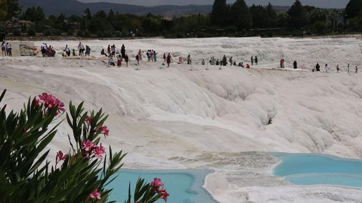 Pamukkalä turistlarnıň iğ’tibarın cӓlep itä