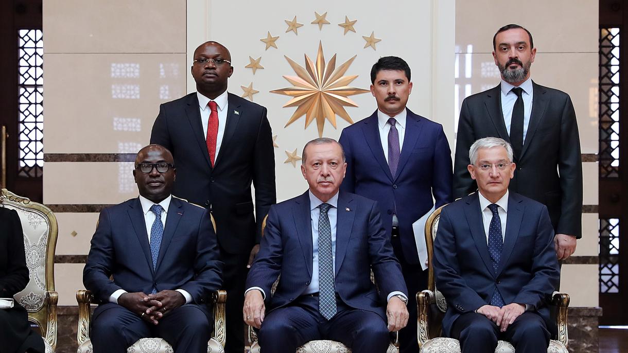 Erdogan l-a primit pe ambasadorul Gabonului