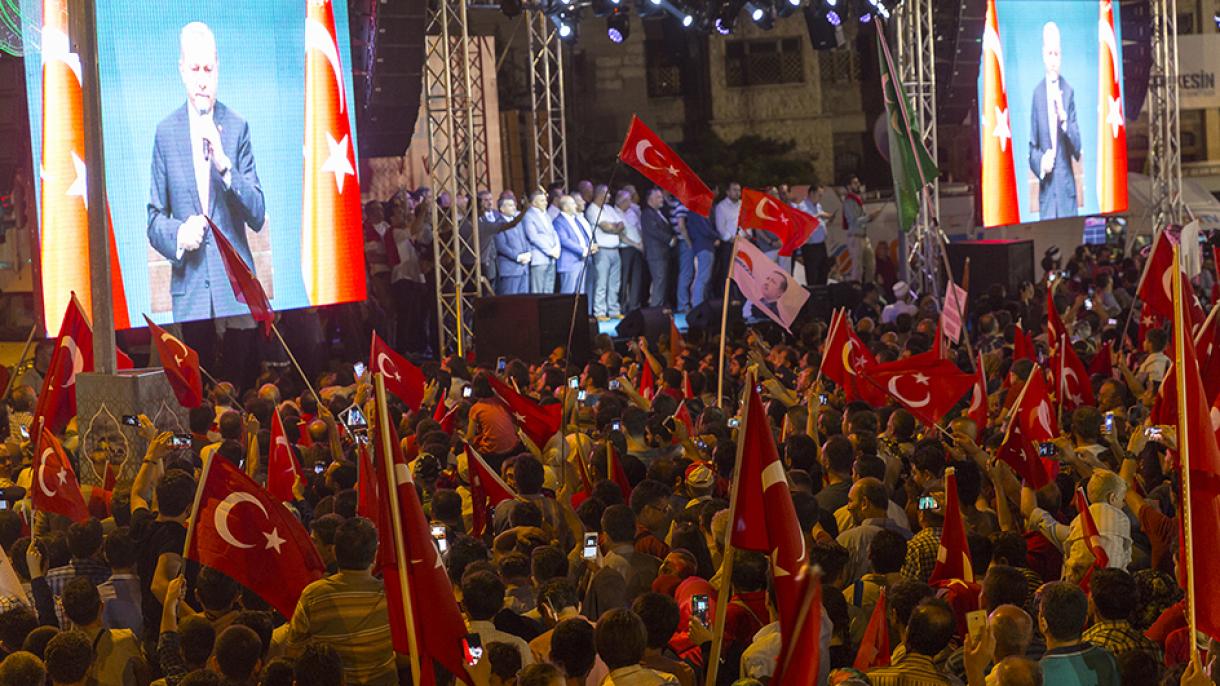 Ερντογάν –έκπληξη  με «τηλεδιάσκεψη»  στο τουρκικό πλήθος